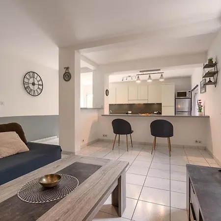 Holiday home Rez De Avec Beau Jardin Et Belle Vue Saint-Laurent-du-Var